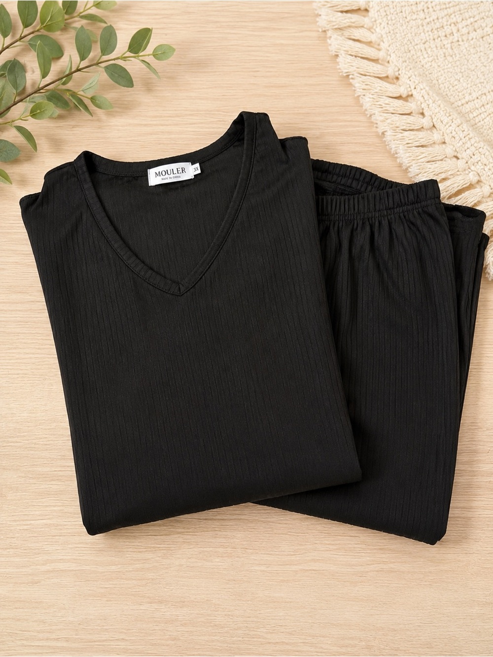 Mouler Black Ribbed V-Neck Pajama Set